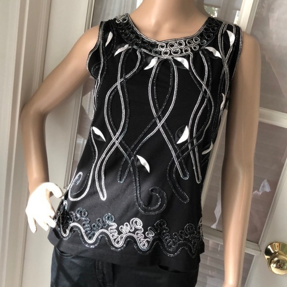 Objects D’art pretty blk/wht embellished dress top